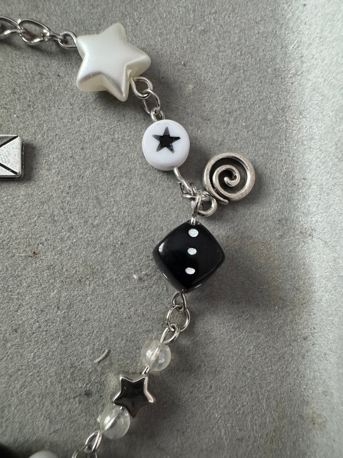 Y2K Charm 8-Ball Bracelet 2000er Style