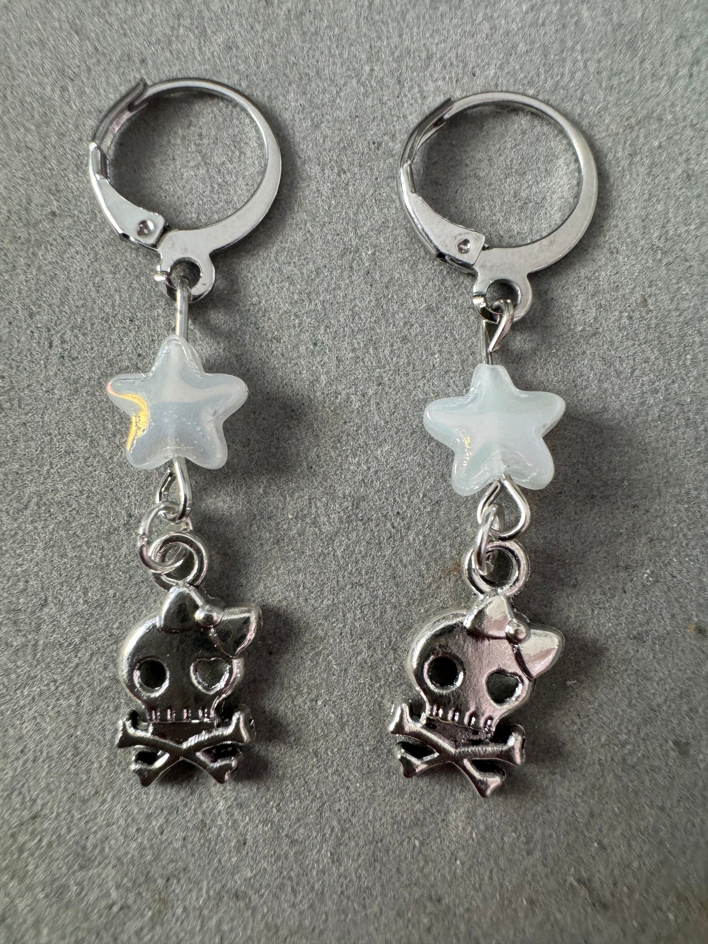 Y2K Star Totenkopf Earrings